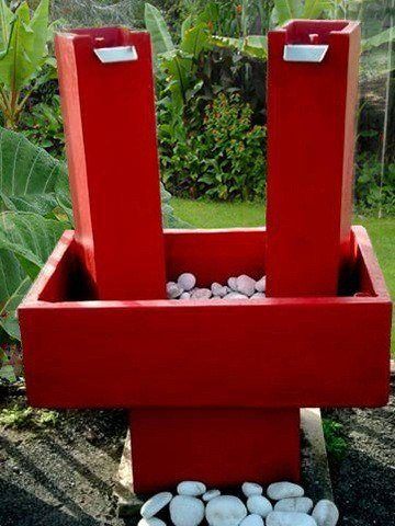 fuente de jardín moderna pintada de rojo