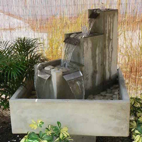 fuente de jardin con cascadas anchas y cascadas progresivas y 3 chorros en la ultima