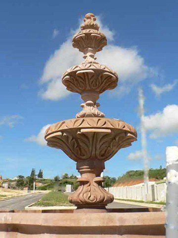 fuente de agua tradicional mediana blanca