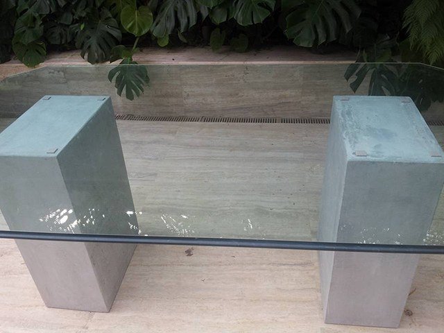 doble base de mesa cemento con tope moderno de cristal