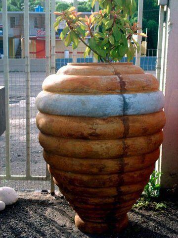jarra de barro grande y redonda para un toque especial de su jardin